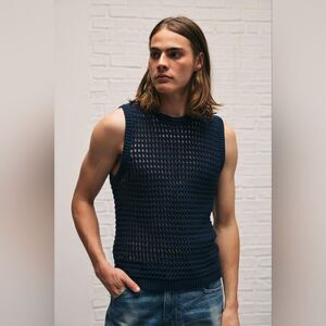 BDG navy Focus Knit crochet vest size Large NWT